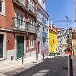 Typical Bica Apartment Lissabon